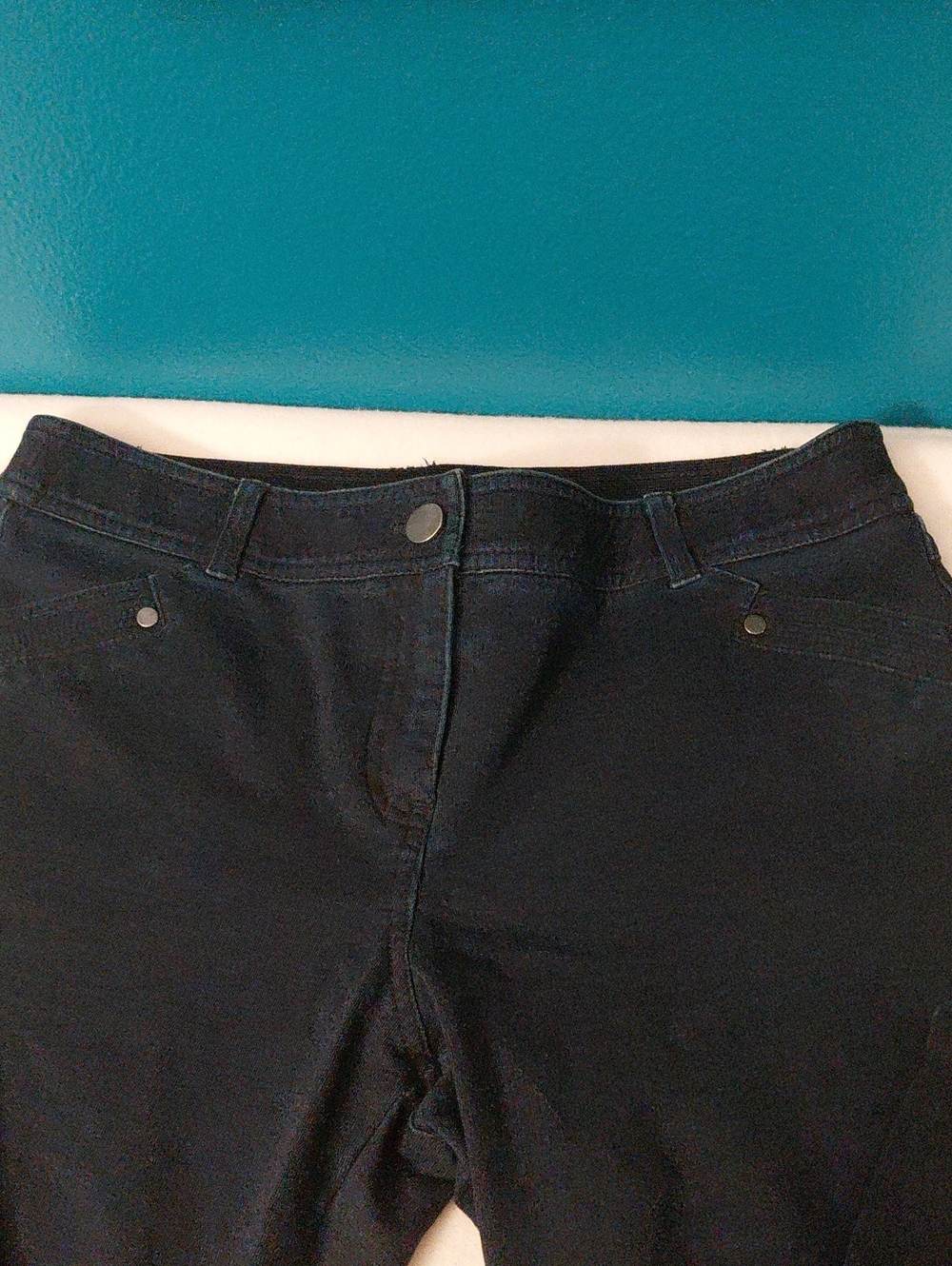 Style & CO. NWOT Size 6 Stretch Knit Crop Jean